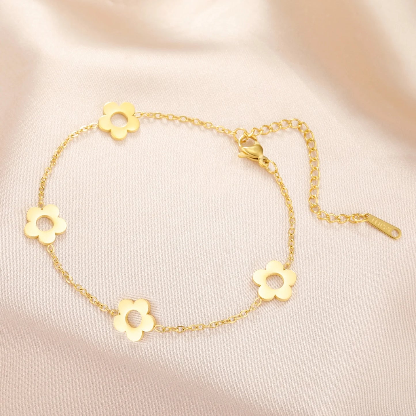 Vassago Ladies Delicate Little Flower Decorative Bracelet Cute Summer Stainless Steel Jewelry Women's Hand Bracelets Luxury Gift