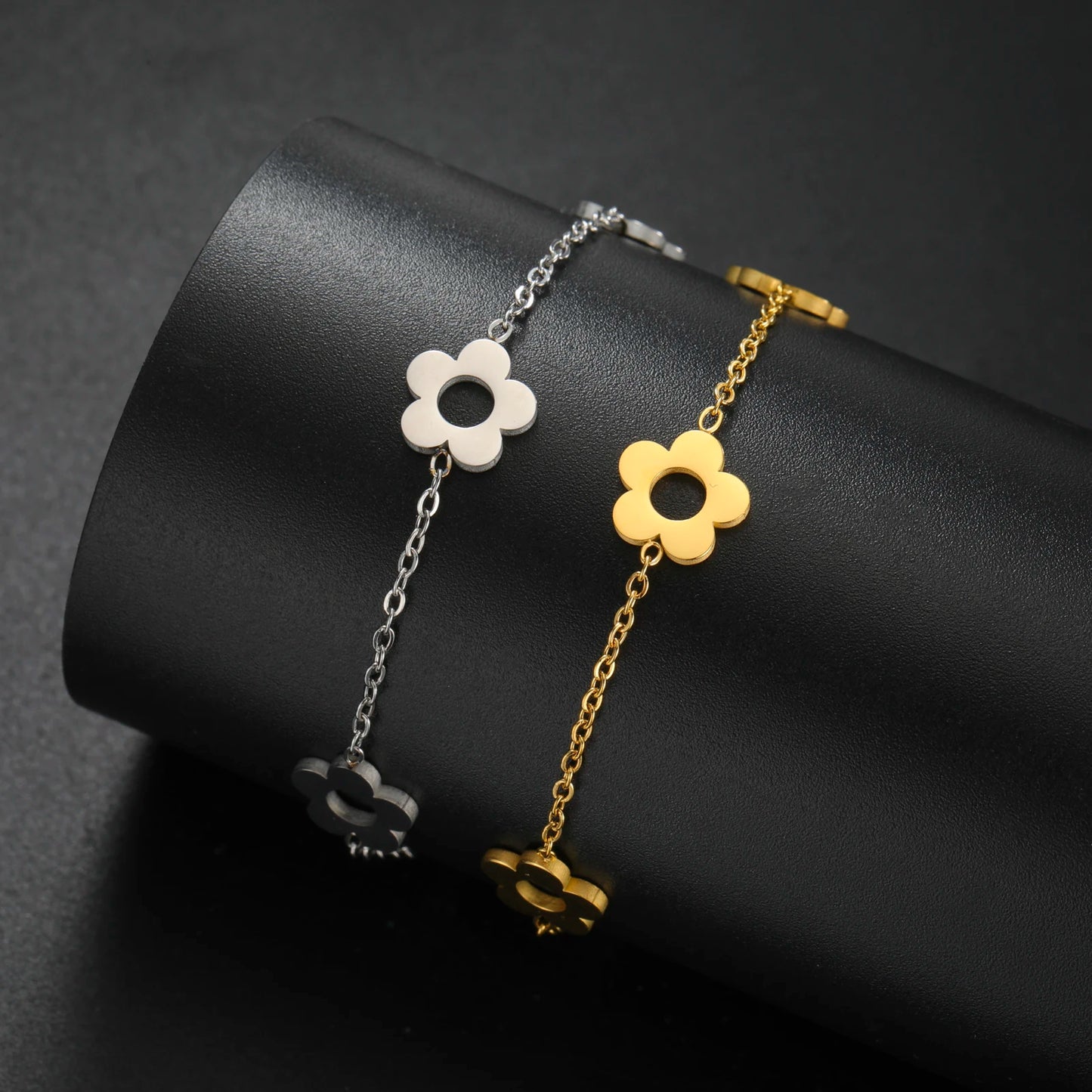 Vassago Ladies Delicate Little Flower Decorative Bracelet Cute Summer Stainless Steel Jewelry Women's Hand Bracelets Luxury Gift