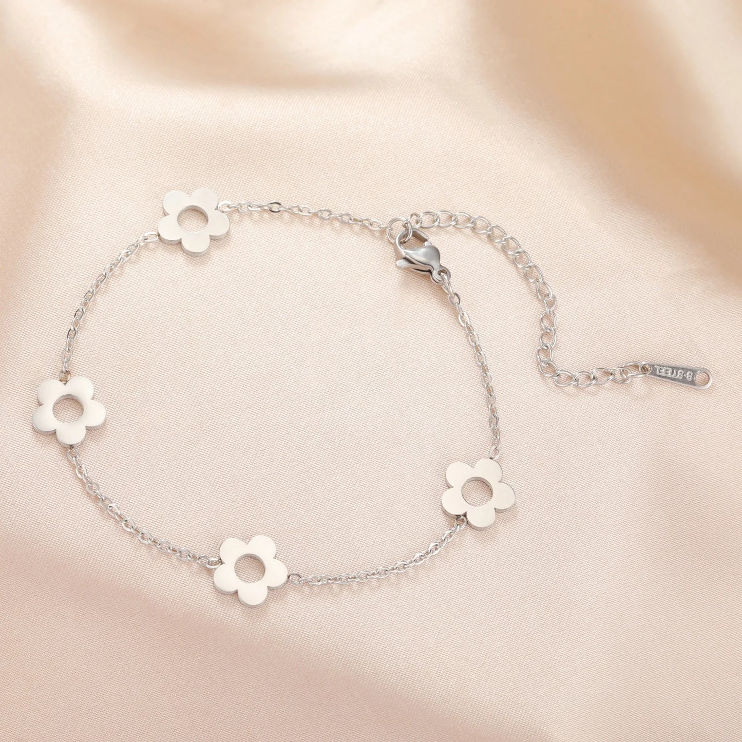 Vassago Ladies Delicate Little Flower Decorative Bracelet Cute Summer Stainless Steel Jewelry Women's Hand Bracelets Luxury Gift